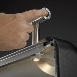 Genesis SE-EPX-335-smart Gasbarbecue -Goedkope BBQ Winkel Night Vision w Hand 1800x1800 1